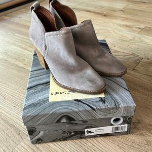 Taupe suede booties like brand new!